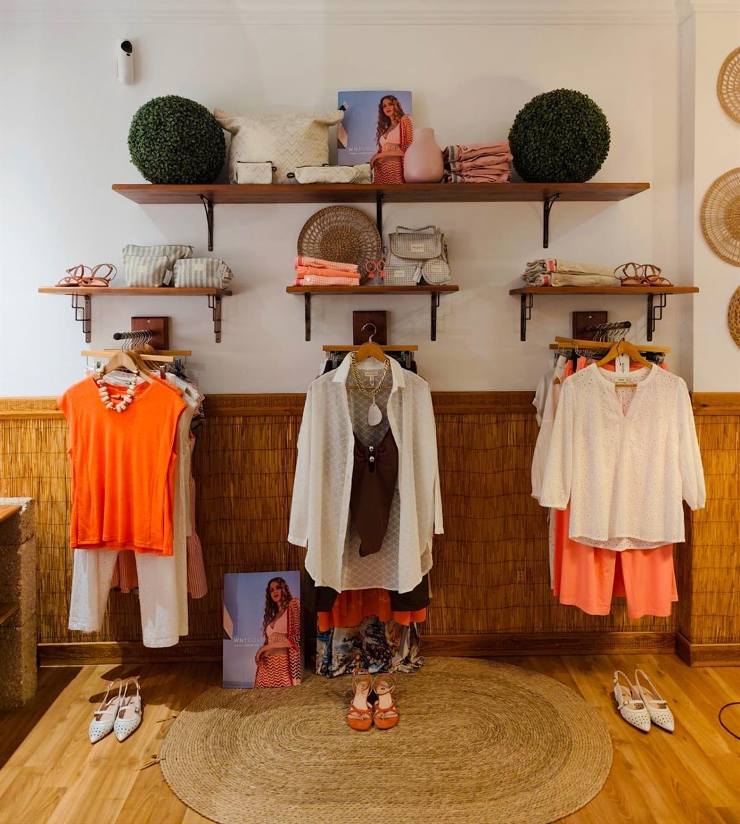 Selección de ropa y complementos en Boutique Fabio